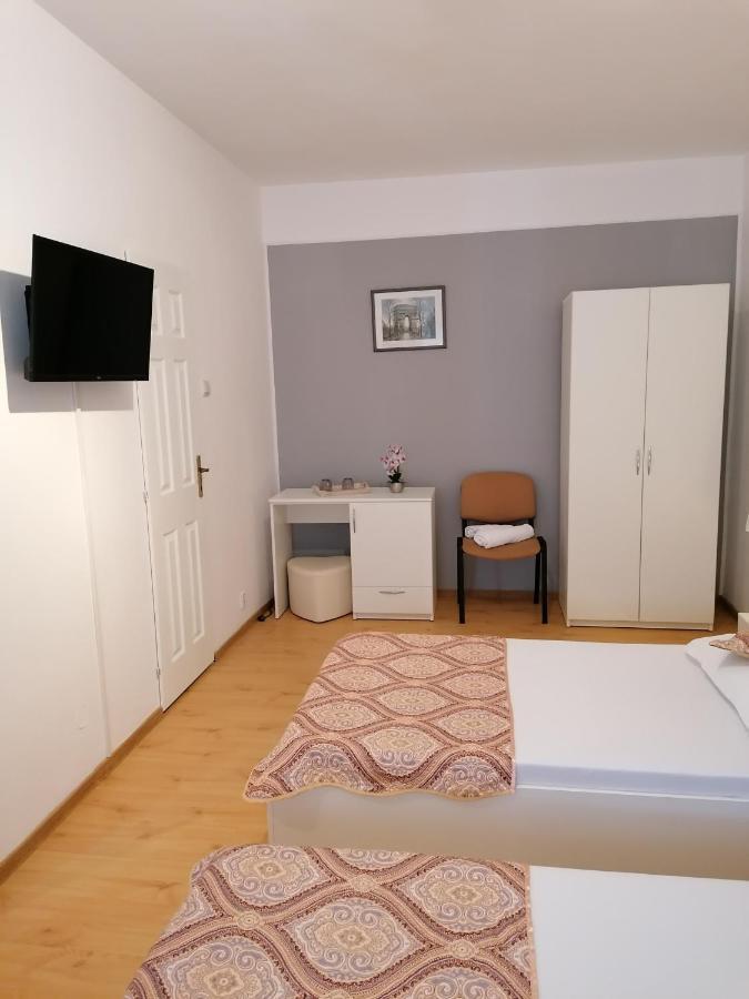 Pensiunea Ca La Mama Acasa Resita Camera foto